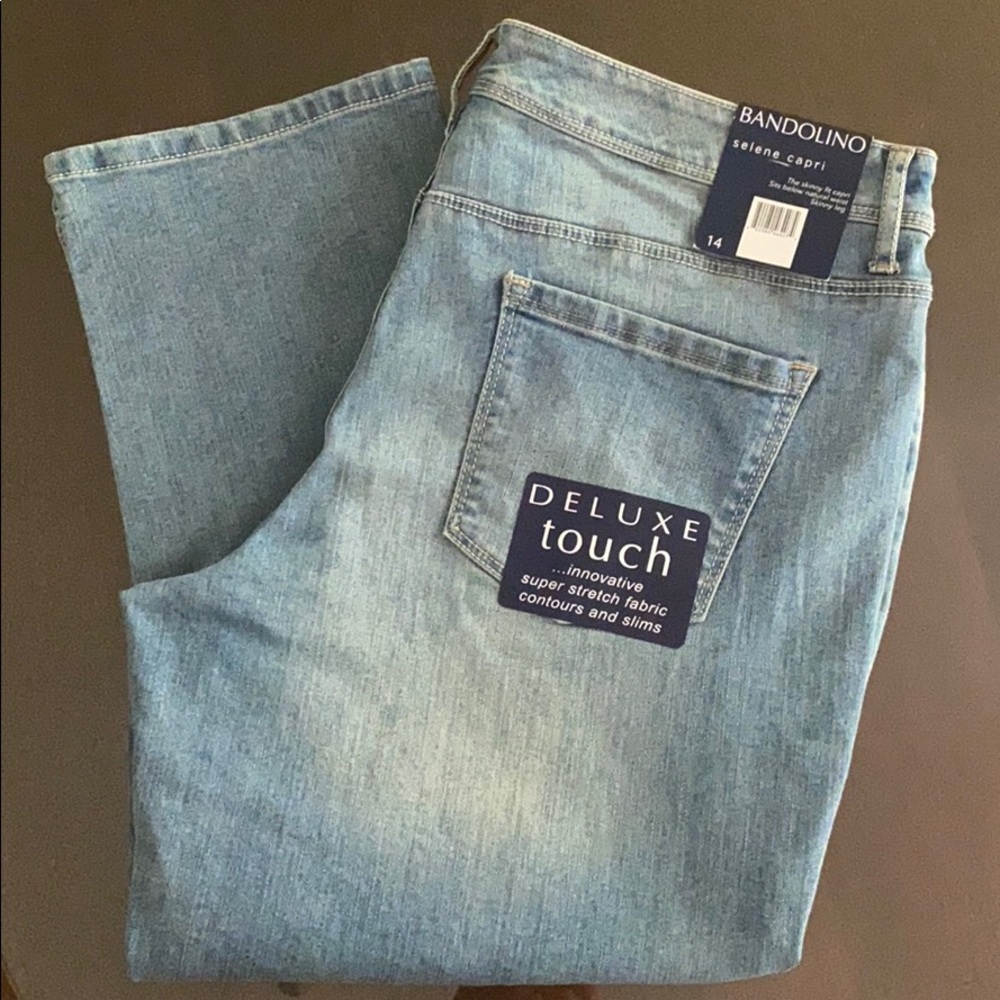 NWT Bandolino Selene Capri Jeans
